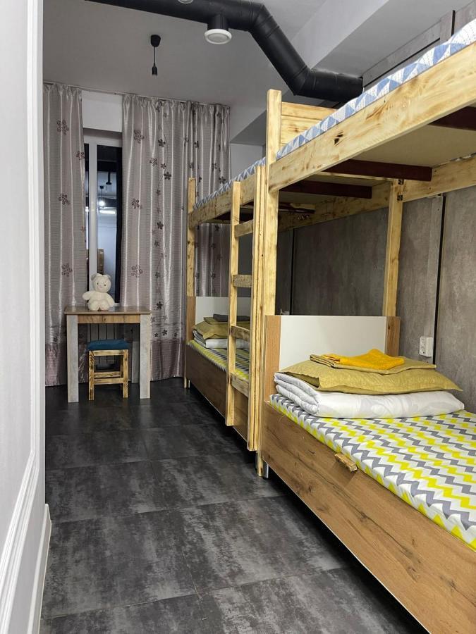 Hostel Del Luna Almaty Extérieur photo