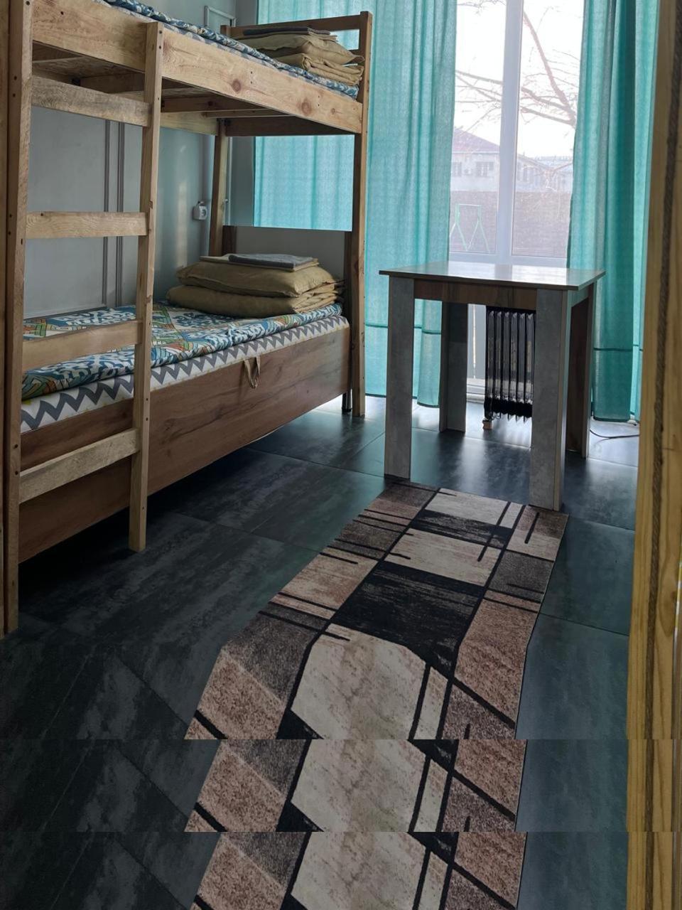 Hostel Del Luna Almaty Extérieur photo