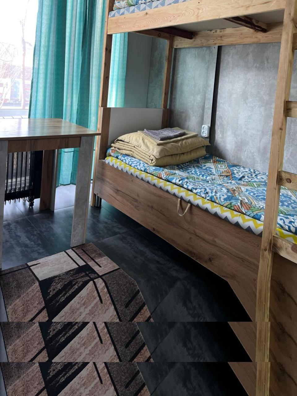 Hostel Del Luna Almaty Extérieur photo