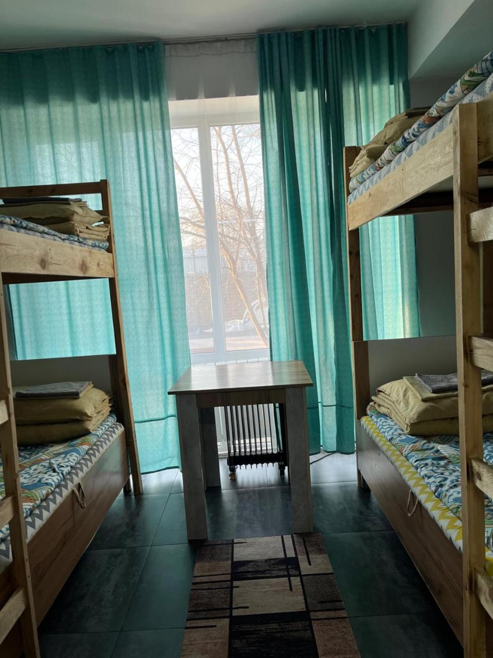 Hostel Del Luna Almaty Extérieur photo