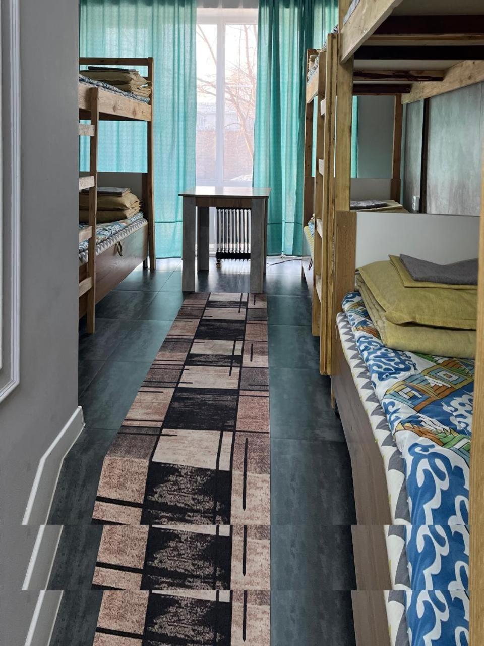 Hostel Del Luna Almaty Extérieur photo