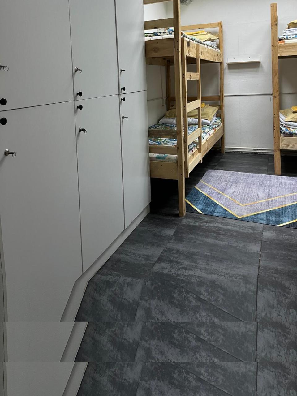 Hostel Del Luna Almaty Extérieur photo
