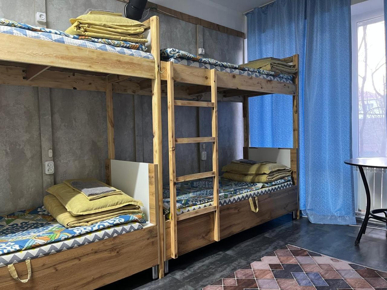 Hostel Del Luna Almaty Extérieur photo